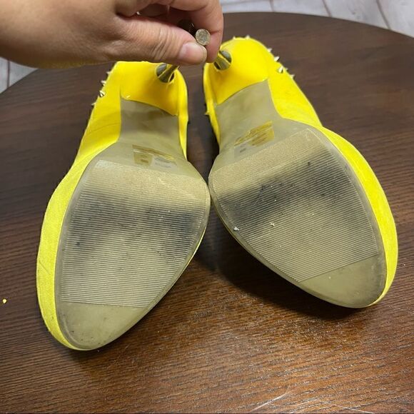 Shoe dazzle yellow suede like studded stiletto pumps GUC 8.5 - Picture 11 of 12